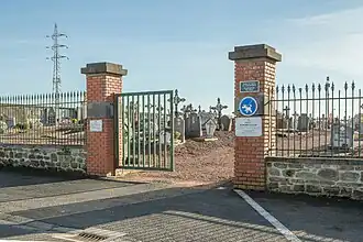 Toegang tot de begraafplaats.