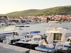 De haven van Tribunj