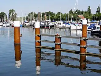 De recreatiehaven bij de Arkersluis