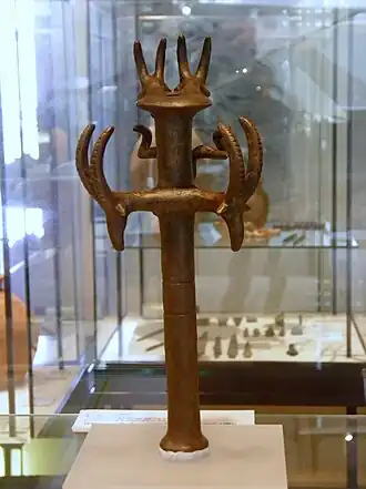 Replica van een koperen scepter uit de depotvondst van Nahal Mishmar (Hecht Museum, Haifa)
