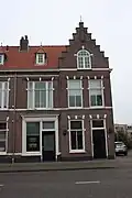 Woonhuizen met winkels