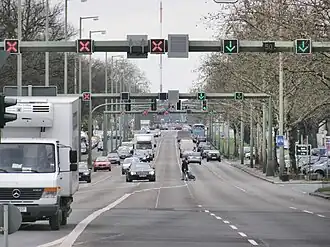 Begin van de  Heerstraße aan de Theodor-Heuss-Platz