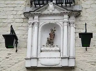 Beeld van de heilige Rochus boven de gevangenenpoort te Lier