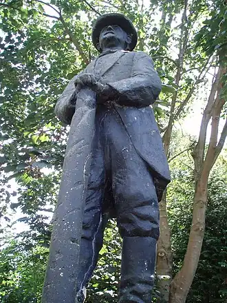 Standbeeld van Hein Aalderink bij het paviljoen