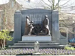 Oorlogsmonument in brons en arduin Dendermonde