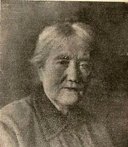 Portretfoto van Helene Lange. Hoewel de foto vaag is, is het duidelijk dat Helene Lange op deze foto op oudere leeftijd was.