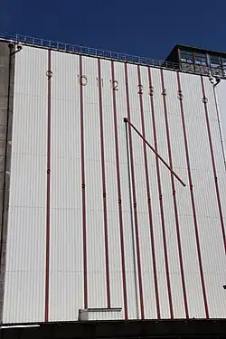 Zonnewijzer aan de muur van de Meelfabriek te Leiden. Ooit de grootste van Europa. Afgebroken in 2021.