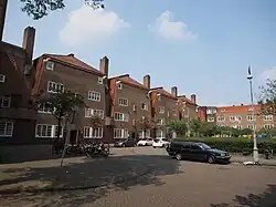 Henriëtte Ronnerplein; deel van De Dageraad (mei 2016)