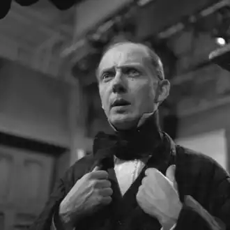 Herbert Joeks als Scrooge in het televisiestuk De geest van Kerstmis in 1958
