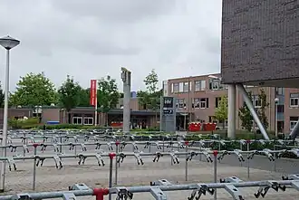 Het T-gebouw van het Herbert Vissers College