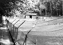 Het hertenkamp tussen de graanschuur en Mariagrot.