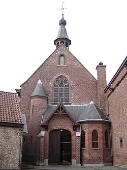 Klooster met Sint-Godelievekerk en vrije basisschool Sint-Godelieve