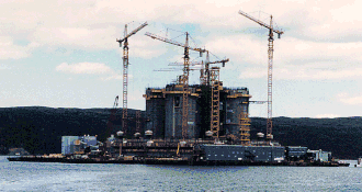Hibernia GBS tijdens de bouw ervan nabij Bull Arm, Newfoundland (1997)
