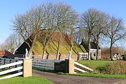 Hobbemastate (Boerderij met woning op plek van de stins)