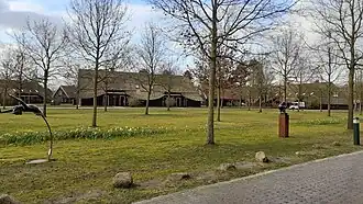 Foto van enkele gebouwen op het park