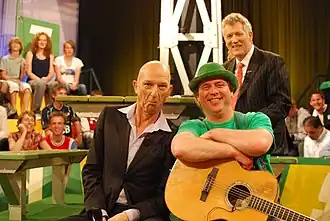 Wilfried de Jong (links) met zijn gasten na opnames voor Holland Sport