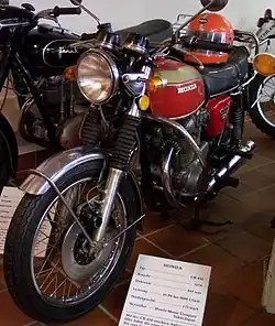 Honda CB 450 (“Black Bomber”) uit 1974