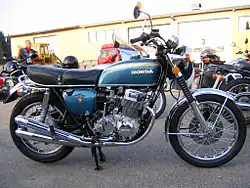 Mijlpaal: De Honda CB 750 werd verkozen tot de "Motor van de Eeuw". Zijn presentatie in 1969 zorgde voor het faillissement van enkele Europese merken.