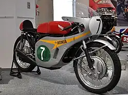 250cc-zescilinder Honda RC 166 1967