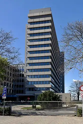 De Hoogbouw van het ABP-kantoor gezien vanaf de Hamerstraat