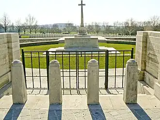 Toegang en Cross of Sacrifice