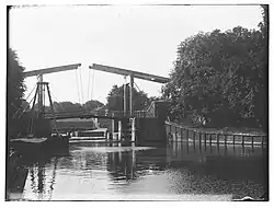 Dubbele houten ophaalbrug vastgelegd door Jacob Olie in 1891