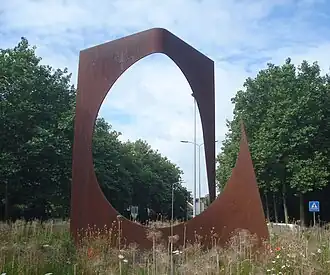 Het kunstwerk Object op de rotonde De Weel-Middelweg
