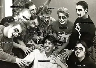 Oprichters en medewerkers nemen afscheid van Horrorscoop-oprichter Barry Raymakers in 1992.