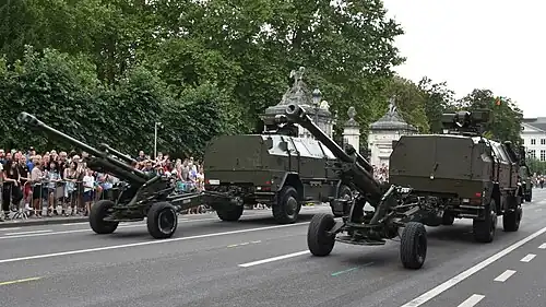 GIAT LG1 MkII 105 mm houwitsers van de Landcomponent van Defensie van België tijdens de parade in Brussel voor de nationale feestdag van België 2018