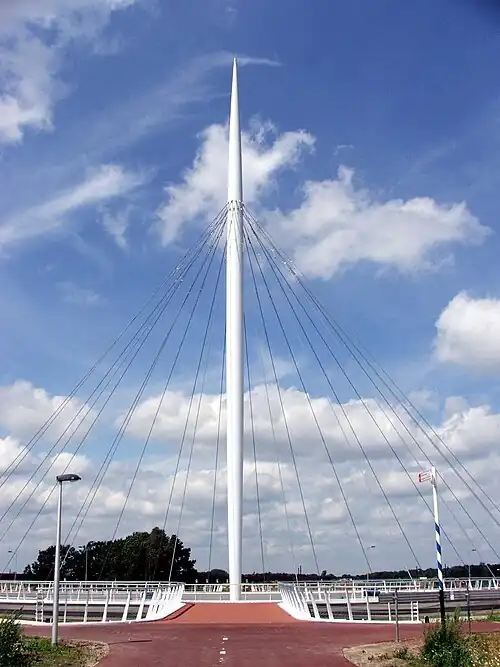 De Hovenring, gezien op fietspadniveau
