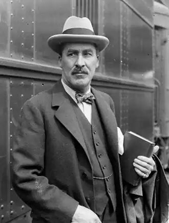 Howard Carter(1924), in een station in Chicago, Chicago Daily News