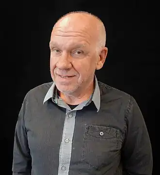 Tijdens zijn lezing over zijn roman De Spinvlieg bij het Bevrijdingsfestival in Den Haag, 2012