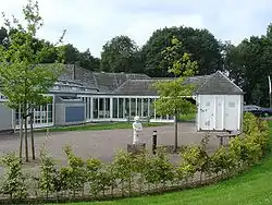 Het door Aldo van Eyck ontworpen Hunebedcentrum