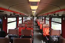 Interieur van de afwijkende A-bak van ICM 4444 (eerste klas), ingezet als ambtenarentrein