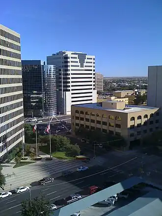 W. Texas avenue en W. Illinois avenue in Midland