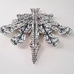 Papieren vlinder gemaakt van gevouwen vliegtuigvlinders in museum Flehite Amersfoort 2023