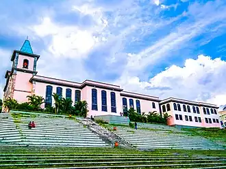 De trappen bij de Katholieke kerk São Gonçaloin het centrum van Contagem