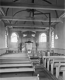 Interieur met preekstoel