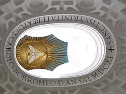 … op theatrale wijze de representatie van de Heilige Geest.