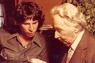 Erté (rechts) met Ira Reines