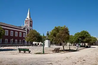 Standbeeld van Vasco da Gama voor de voormalige gouverneursresidentie