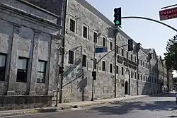 Het Istanbul staatstheater in een gerenoveerd pakhuis in Paşalimanı