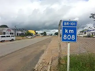De hoofdweg BR-101 in Itamaraju