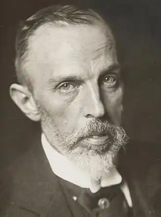 J.H. Leopold omstreeks 1913Hulsker (1970), 28 gefotografeerd door Henri Berssenbrugge.Van Eyck (1935), 368