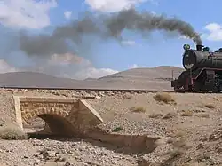 Kenmerkende doorlaat onder het spoor