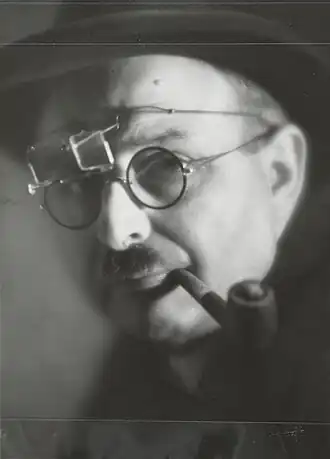 Merkelbach (zelfportret, met retoucheerbril)