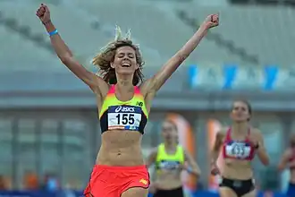 Jamie van Lieshout zegeviert op de 5000 m tijdens de NK van 2015.