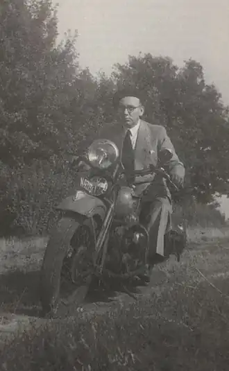 Engelman op de motor