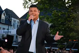 Jan van Est tijdens zijn eerste optreden op het Tros Muziekfeest op het Plein in Steenwijk