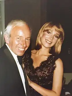 John Surtees met zijn tweede vrouw, Janis Sheara